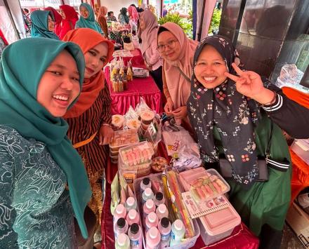 UMKM Desa Jajar Mencuri Perhatian dengan Makanan Khas dalam Acara MENING DEH